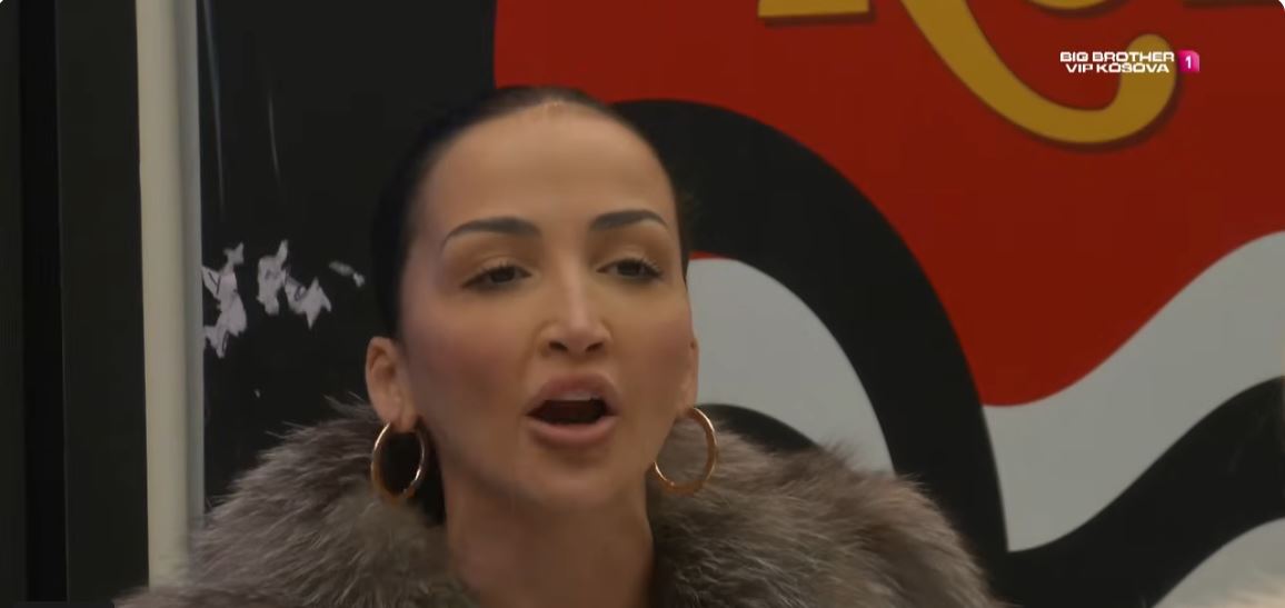 Jo kur e panë banorët, Xheneta zbulon kur ndodhi puthja e parë me Gjestin