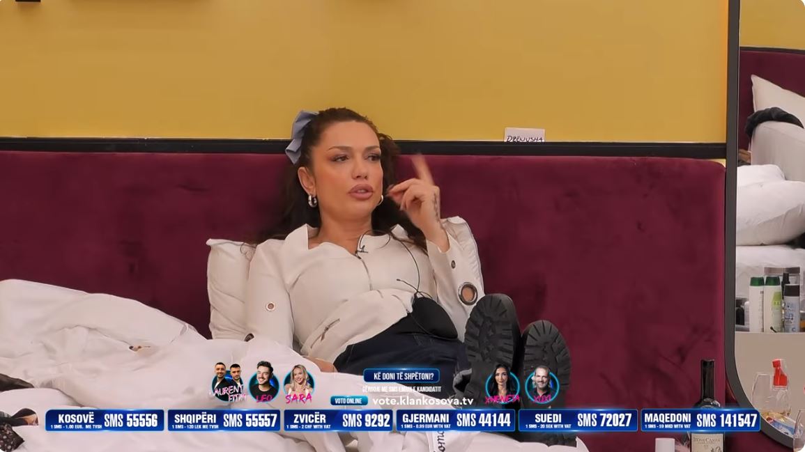 Edhe Drenusha e mërzitur pas realizimit të fotografive me fëmijët (VIDEO)