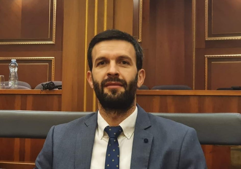Rrahmani: Kurti s’ka guxim që ta thotë as edhe një fjalë për Osmanin (VIDEO)