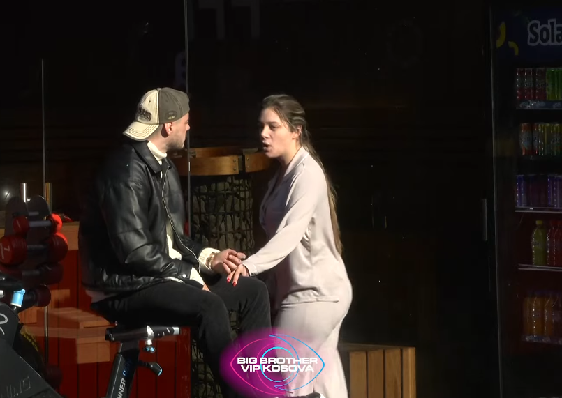 Lela nuk ndihet mirë, Leo nuk i qëndron afër (VIDEO)