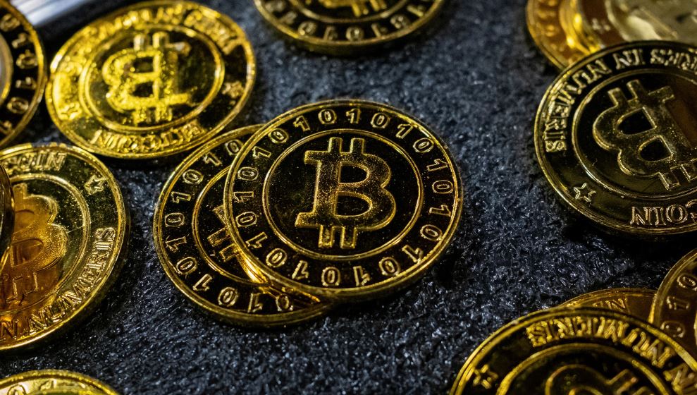 Bitcoini kap shifrën e 100 mijë dollarëve pas emërimeve të fundit të Trumpit