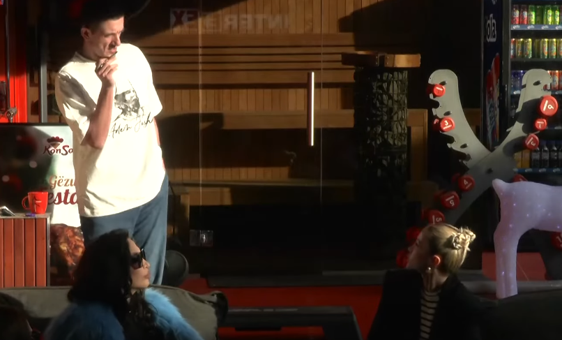 Argumenton me Sarën, Vullneti thotë se grimi është intervenim mbi natyralitetin