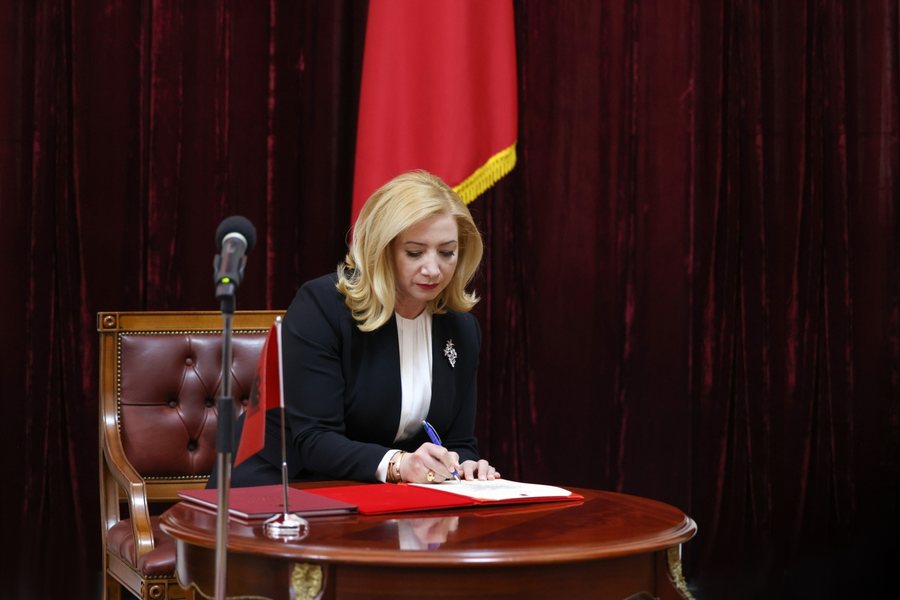 Kryetarja e Kushtetueses në Shqipëri akuzon Gjykatën e Lartë, njofton edhe largimin nga detyra