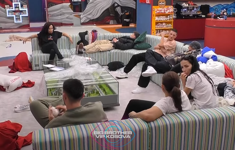 Rovena e quan ''tradhtar'' Gjestin, banorët tjerë i analizojnë lojën! (VIDEO)