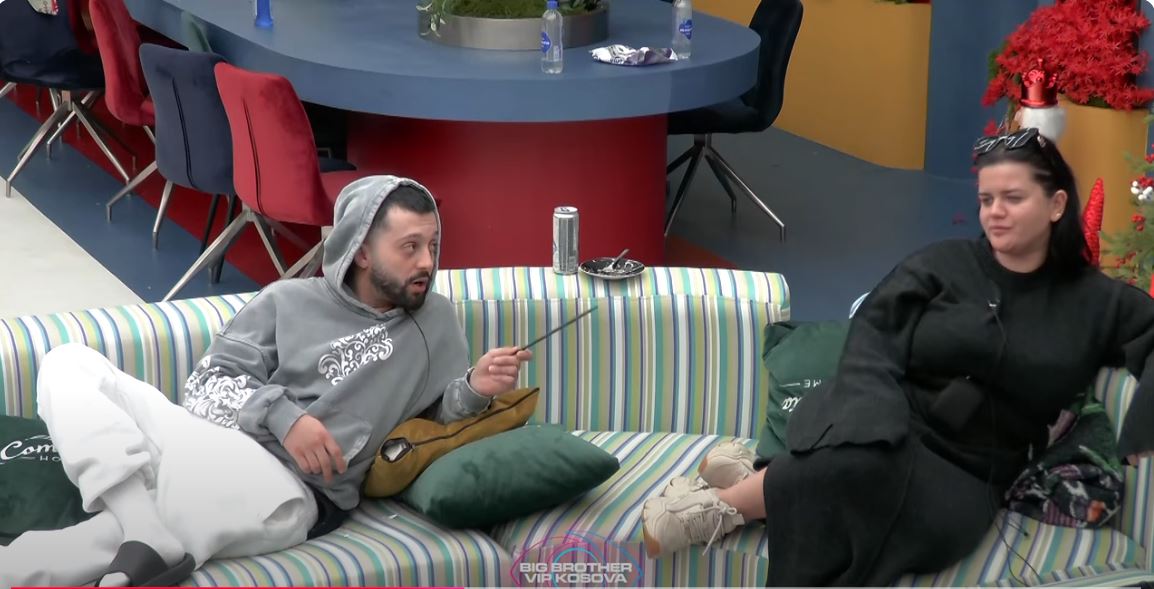 "Këndo edhe pse s'ki za", Gjesti ironizon me Gresën për fjalët që i tha nëna e saj
