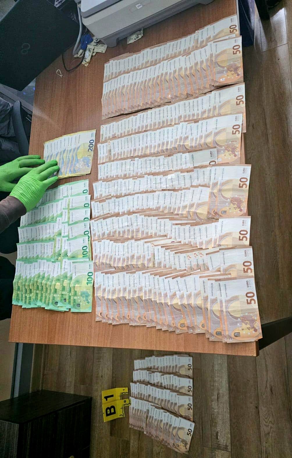 Dy zyrtarët komunalë në Graçanicë u kapën në flagrancë duke marrë 25 mijë euro