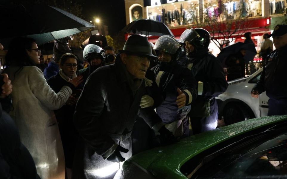 Pamje nga protesta e opozitës në Tiranë. Foto: A2 CNN