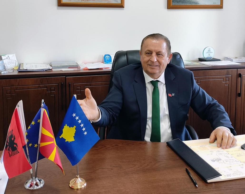 I konfiskohet pasaporta kryetarit të Strugës, Ramiz Merko