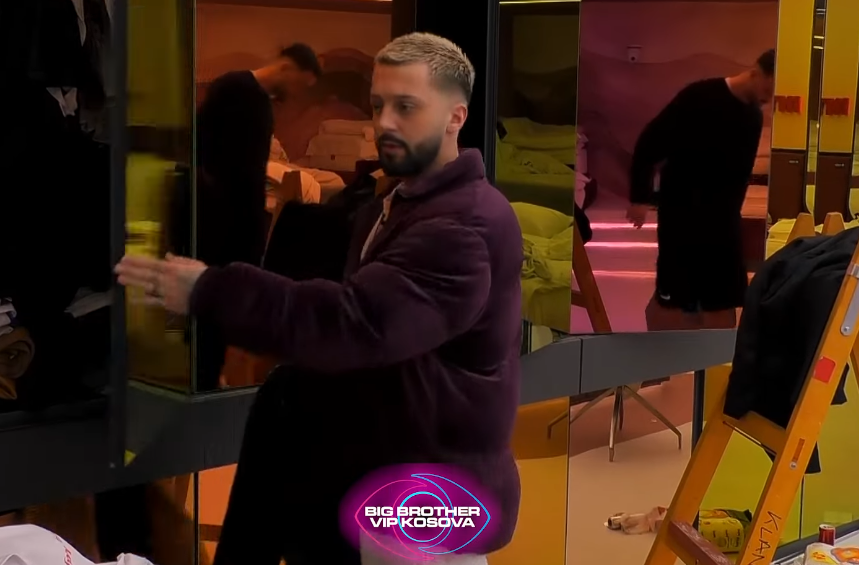 Gjesti ngjet të qeshura! Performon ''Beggin'' në verzionin e tij, i shton edhe ''Tash po vi m'i la entë'' (VIDEO)