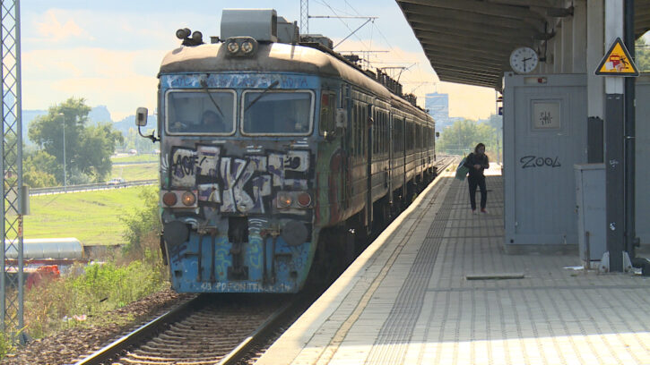 Serbi: Treni përplas një furgon, shoferi humb jetën