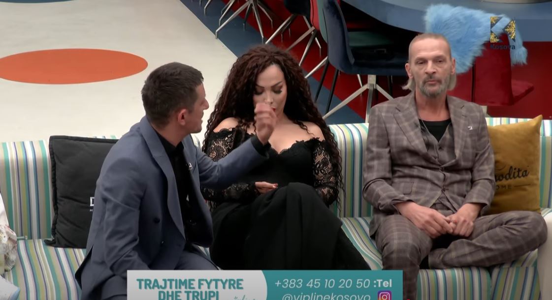 “Hajde bonu gay” , orientimi seksual i Vullnetit plas debat në Prime, Xuxi: S’jam homofob (VIDEO)