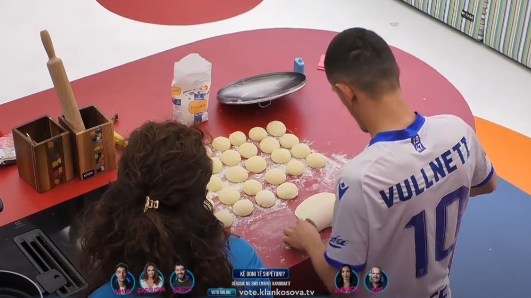 Vullneti mëson të gatuajë pite me ndihmën e Drenushës (VIDEO)