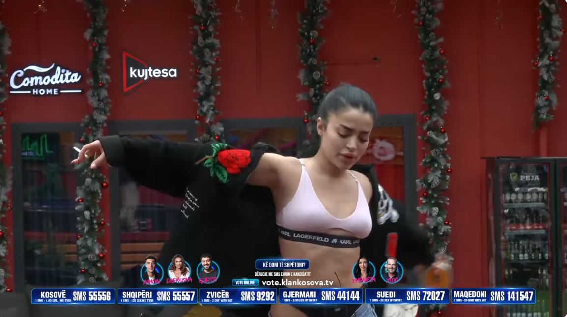 Anisa shijon muzikën, dhuron spektakël me vallëzim (VIDEO)