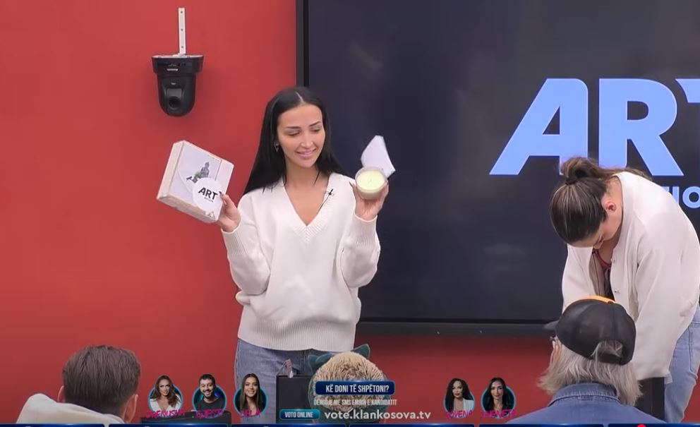 Xheneta mbetet e habitur nga mesazhi i veçantë nga ArtMotion