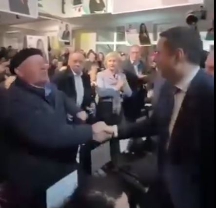 I moshuari i thotë Abdixhikut: Unë jam ai që të kam thënë se votoj asnjërin, i kam rënë pishman (VIDEO)