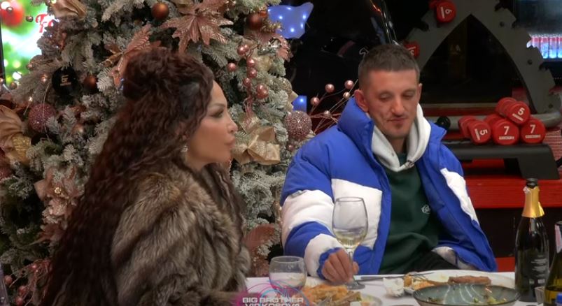 Banorët rikujtojnë momentin dramatik: Kur Sara mori flakë dhe reagimet e tyre! (VIDEO)