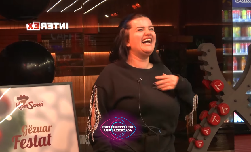 "Po ta marrin anën", Vullneti ngacmon Gresën për flokët (VIDEO)