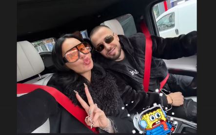Dafina Zeqiri pozon krah kunatit të saj