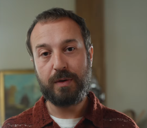 Erblin Xërxa zbulon tri gjërat më të shpeshta që dëmtojnë flokun
