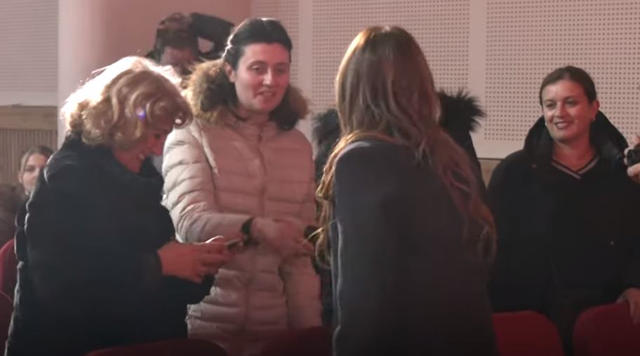 Tubimi në Mitrovicë: Gratë e VV-së ta votojnë burrin 1 në listë (VIDEO)