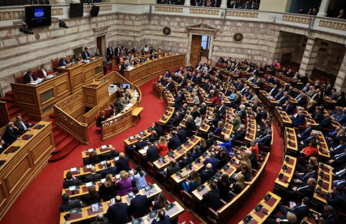 Ligjvënësit grekë nuk arrijnë ta zgjedhin presidentin në raundin e parë të votimit
