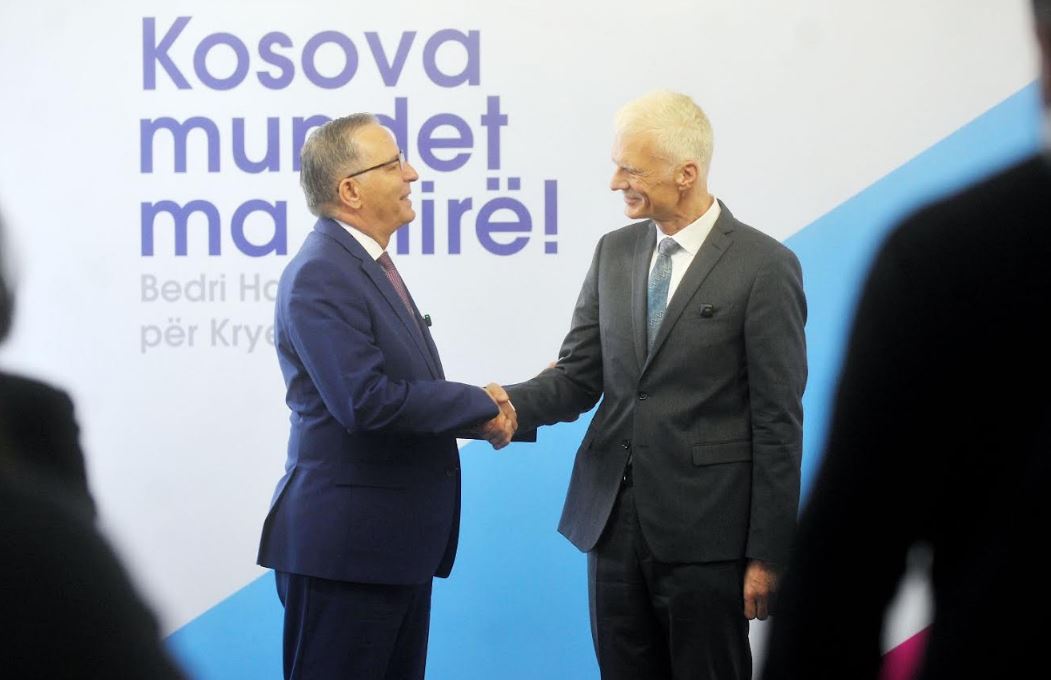 "Për mua, prioritet është arsimi", Bedri Hamza takohet me themeluesin e PISA-s