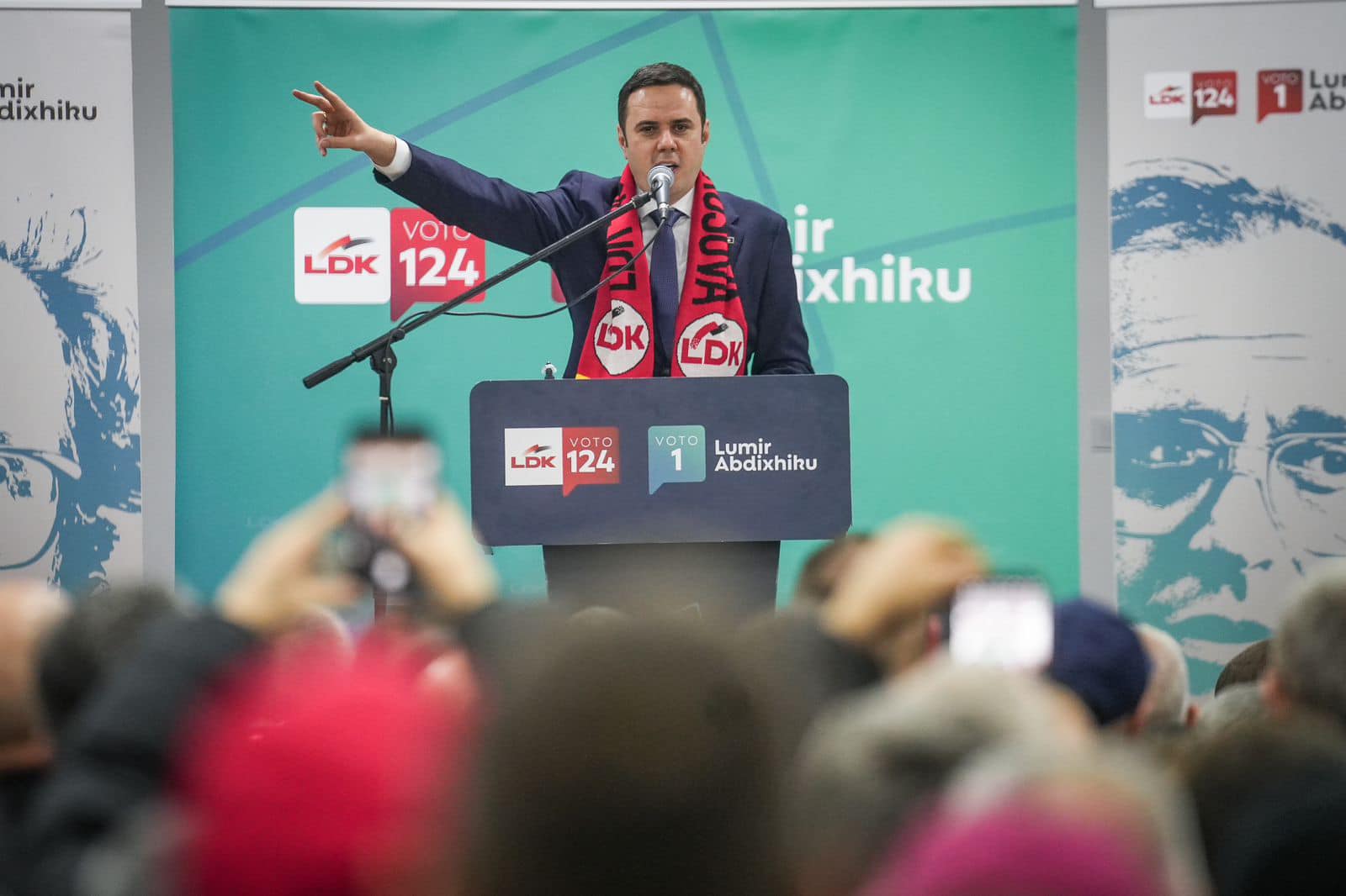 Abdixhiku në Llukar: Më dhuruan një shall të fitores, si rikujtim i peshës së madhe që bartim sot