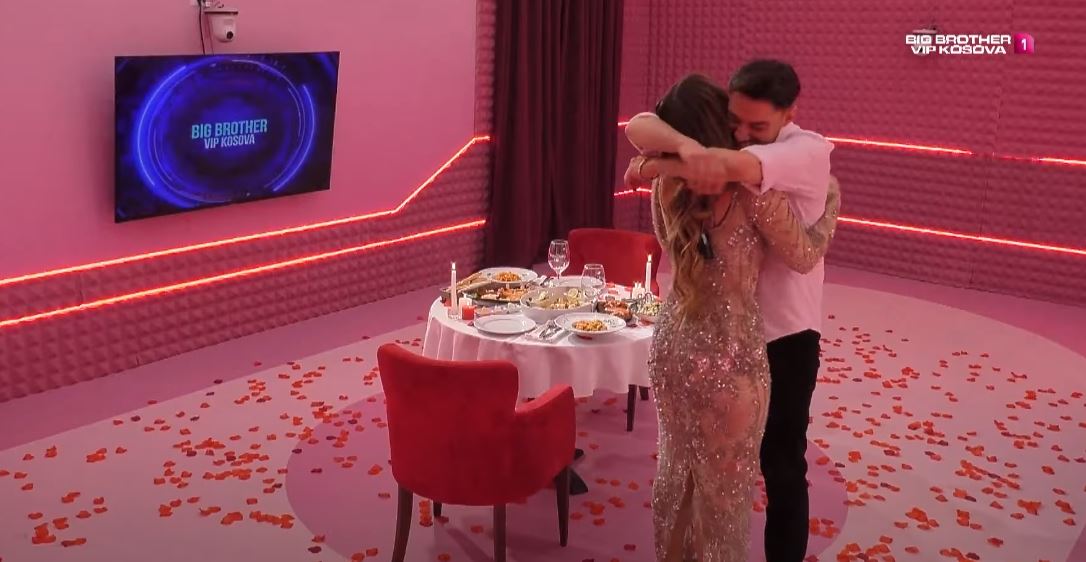 Surprizat s’kanë të ndalur, Leos në shtëpi i vjen Lela (VIDEO)