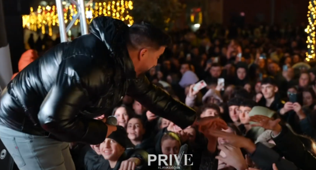 Meda po përgatitet për një mega-koncert? (VIDEO)