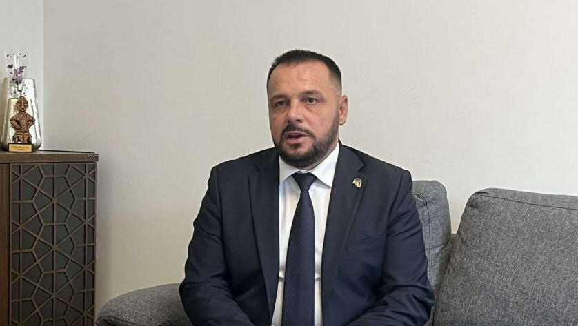 Ministri i Mbrojtjes, Ejup Maqedonci. Foto EO.