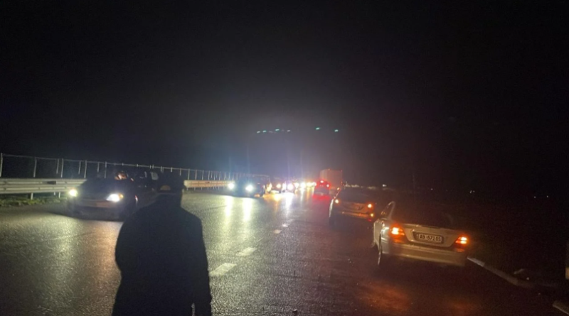 Të shtëna me armë zjarri, dyshohet për vrasjen e një personi në autostradën Fier-Vlorë