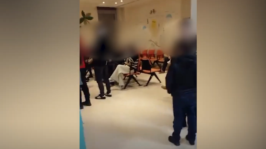 Qytetarët ankohen për pritje të gjata në Klinikën Pediatrike në Prishtinë (VIDEO)