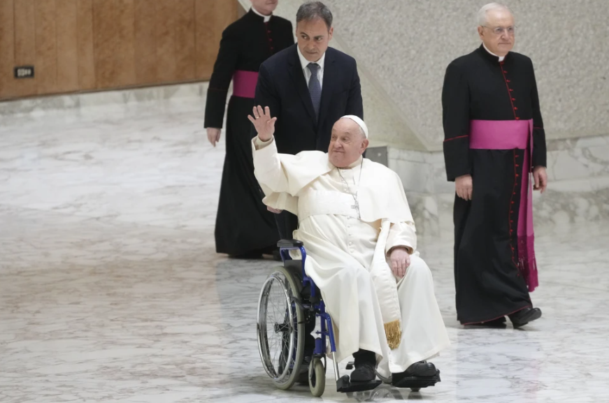Ceremonia vjetore e fundit të festave, Papa Françesku pagëzon 21 foshnja
