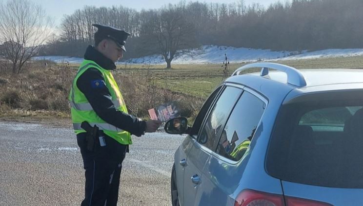 Policia me fushatë "Thuaj jo drogës"
