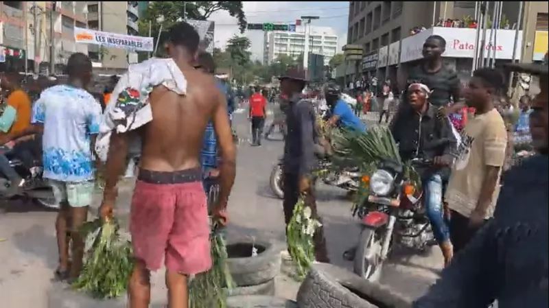 Protestat e mëdha në Kongo, sulmohen ambasadat e shteteve të huaja