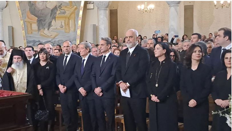 Rama dhe Mitsotakis në ceremoninë mortore për kryepeshkopin Anastas Janullatos