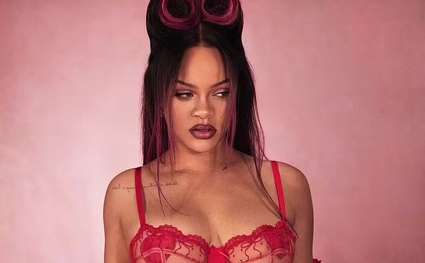 Rihanna bombardon rrjetin, bën lëvizje provokative