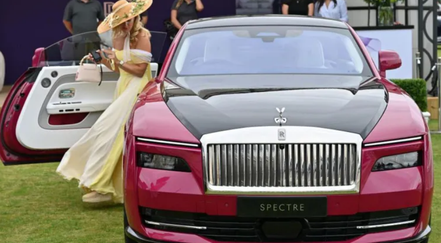 Rolls-Royce zgjerohet për të ndërtuar makina me porosi për super të pasurit!