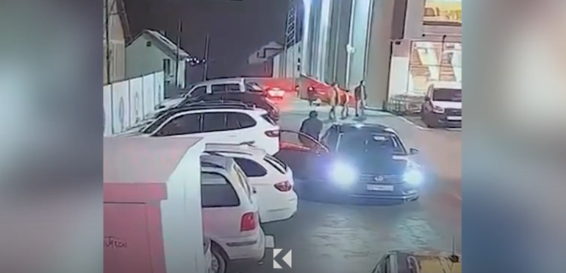 Tentim-vjedhje e një veture në një qendër tregtare në Suharekë (VIDEO)