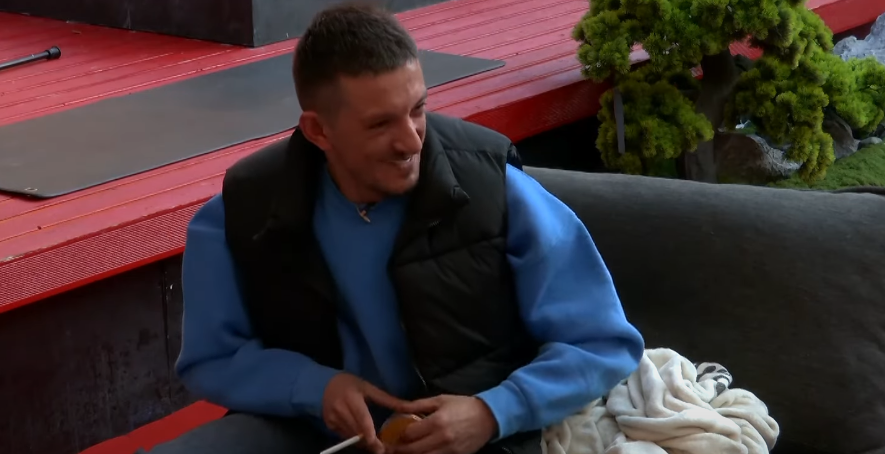 "Thirrum ti mu", Vullneti krijon disa tinguj dhe këndon, i bashkohet edhe Bay T (VIDEO)
