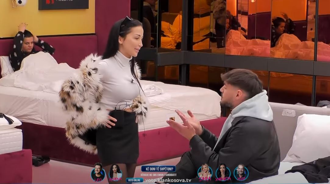 “Mendjen tek paratë e ke ti!”- Përplasje e ofendime të ashpra mes Leos dhe Xhenetës