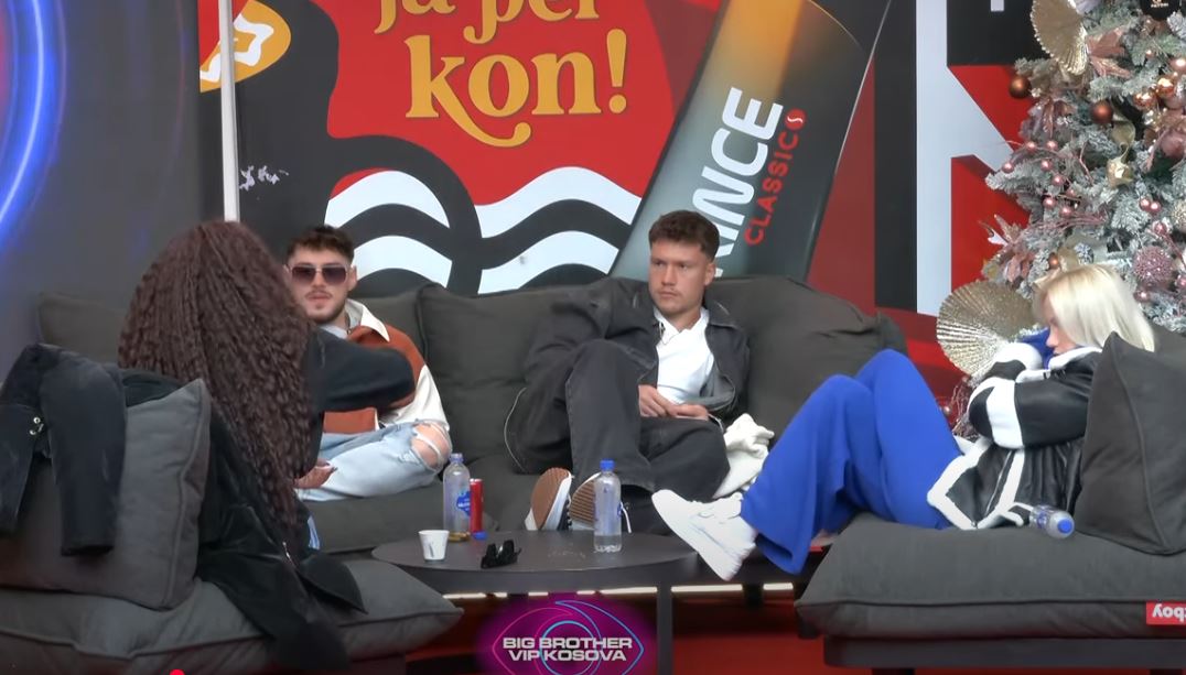 Banorët diskutojnë strategjitë për rrugëtimin drejt finales! (VIDEO)