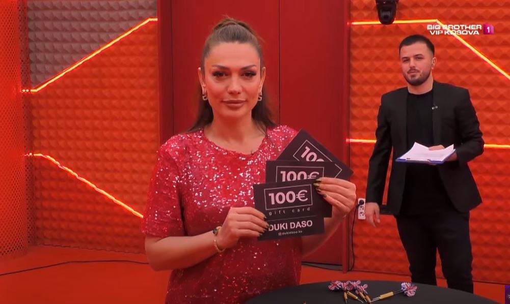 Drenusha zgjedhë fituesit e tre kuponave nga 100€ nga 'Duki Daso' (VIDEO)