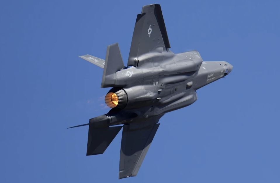 Shpëton piloti pas rrëzimit të avionit ushtarak në bazën e Alaskës