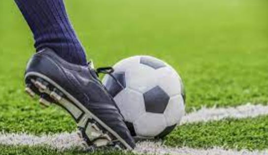Vidhen disa topa të futbollit nga salla e edukatës fizike në një shkollë të Rahovecit