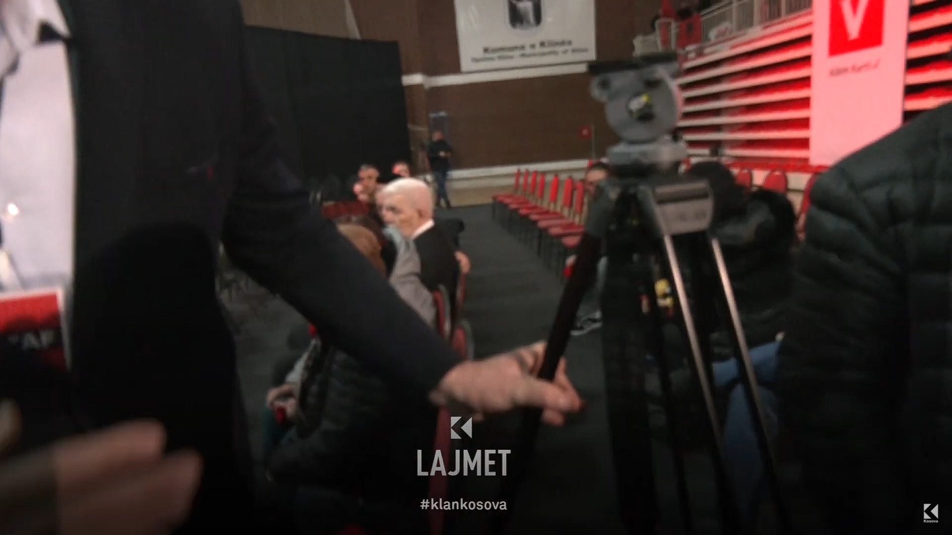 VV-së nuk i mbushet salla në Klinë, ngucet Klani (VIDEO)