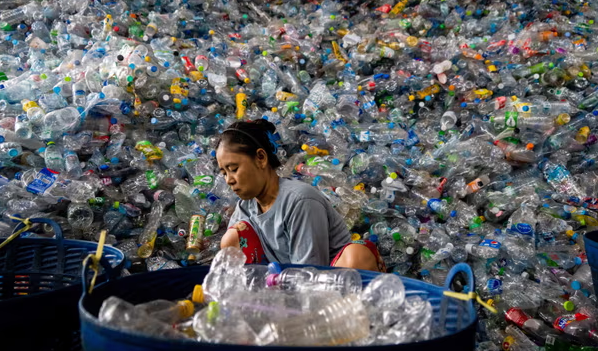 Tajlanda merr masa kundër ndotjes plastike, ndalon importin e mbeturinave