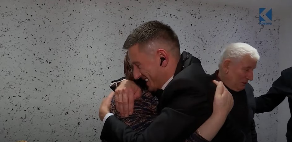 "Ku je nanushi jem" - Vullneti takohet me familjen pas 3 muajsh (VIDEO)