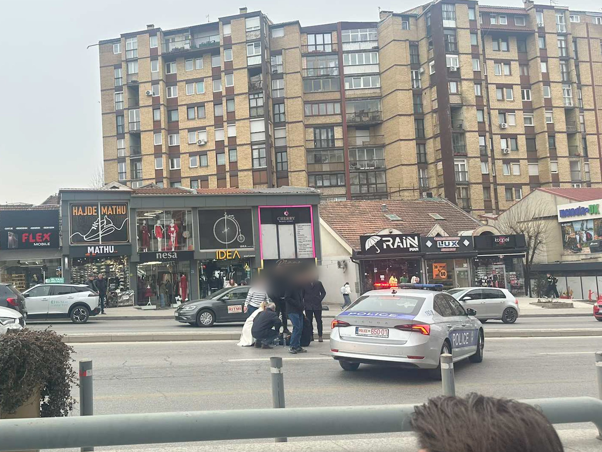 Vetura e godet një këmbësore tek "Santea" në Prishtinë