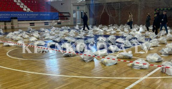 Materialet zgjedhore shpërndahen nëpër Prishtinë